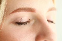 Samudrik shastra, palkon par til hona, mole on eyelid meaning