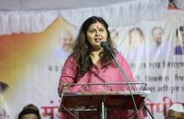 pankaja munde, maharashtra, eknath khadse, uddhav thackeray