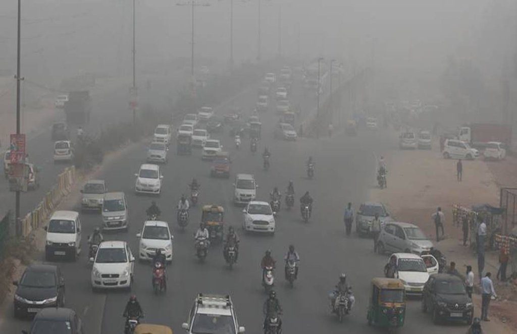 दिल्ली समेत उत्तर भारत कई शहरों में पराली जलाने से वायु प्रदूषण का स्तर बढ़ता जा रहा है।