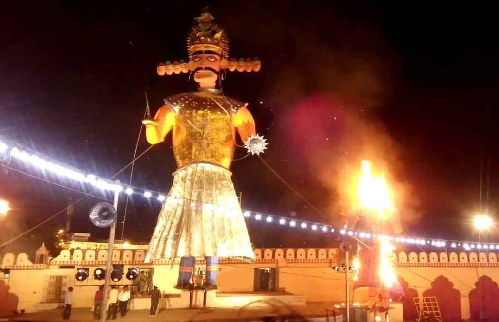 इस साल दशहरा 25 अक्तूबर को मनाया जाएगा।
