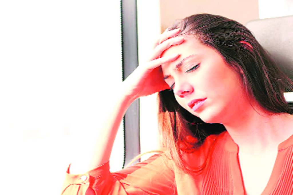 कोरोना महामारी से लोगों की नींद नहीं आने की समस्या गहरा रही है।