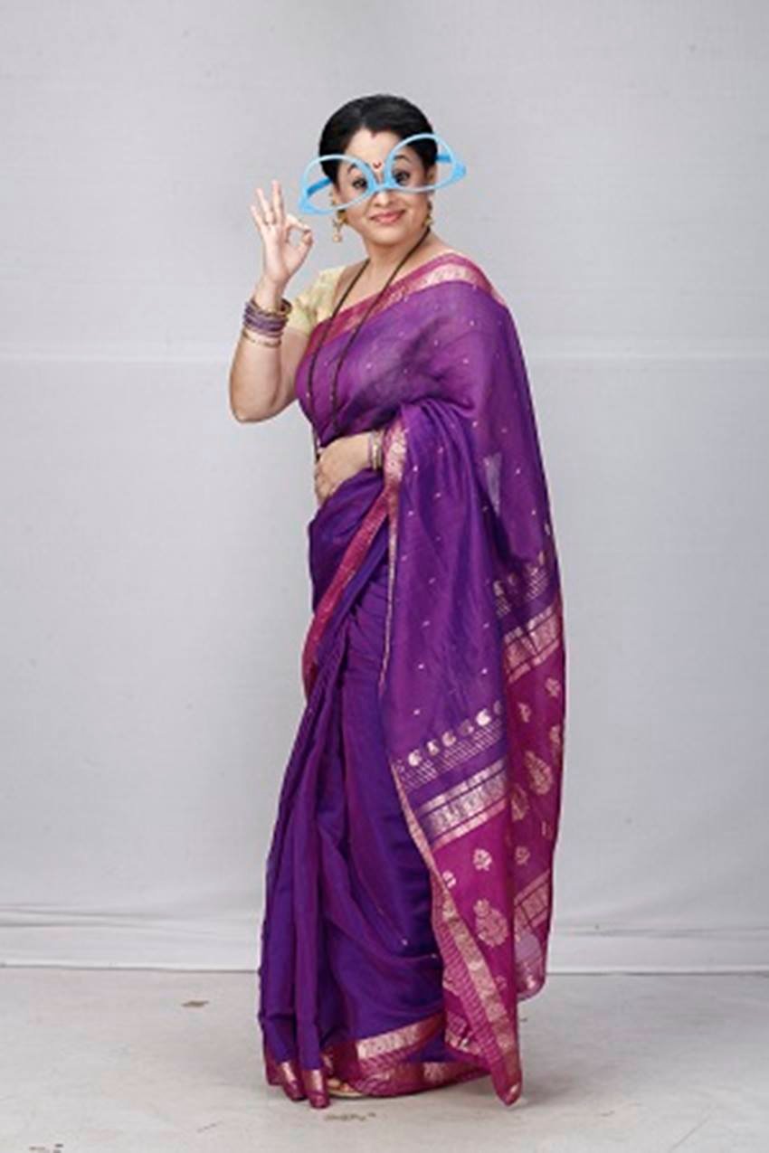 सोनालिका जोशी का किरदार काफी लोकप्रिय है। लोग उन्हें माधवी भाभी के नाम से ही जानने लगे हैं।