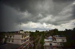 कर्नाटक में अगले तीन दिन तक जमकर बरसेंगे बादल, मुंबई में हो रही भारी बारिश