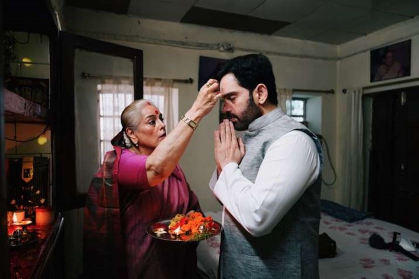 बॉलीवुड में फ्लॉप होने के बाद लव सिन्हा राजनीति के मैदान में कूद पड़े हैं। लव सिन्हा बांकीपुर विधानसभा सीट से कांग्रेस के टिकट पर चुनाव लड़े हैं।