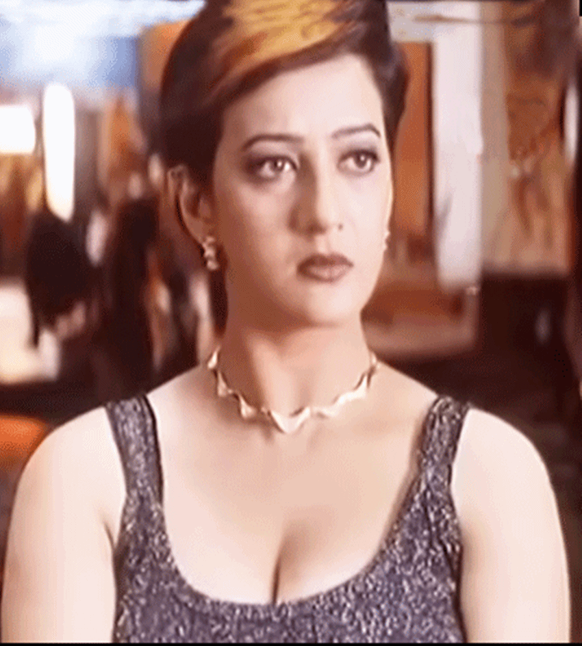 यादें में रितिक की मां का किरदार निभाने वाली सुप्रिया कर्णिक उनसे एक साल छोटी हैं।