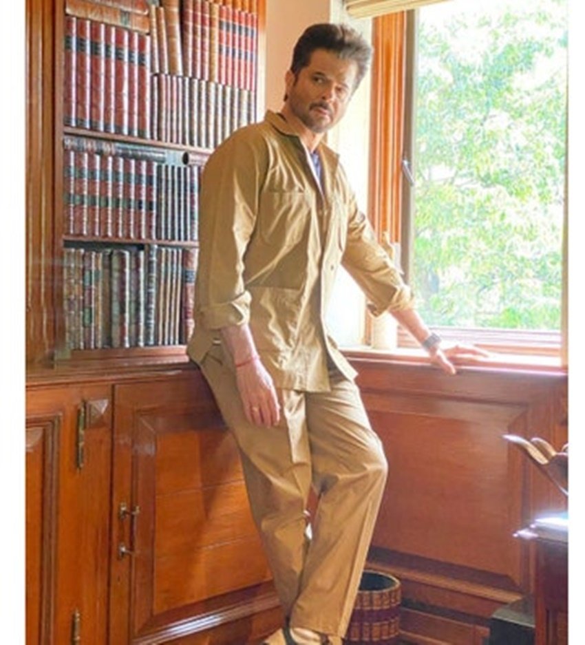 अनिल कपूर के घर में मौजूद लाइब्रेरी बताती है कि उन्हें पढ़ने का भी खूब शौक है।