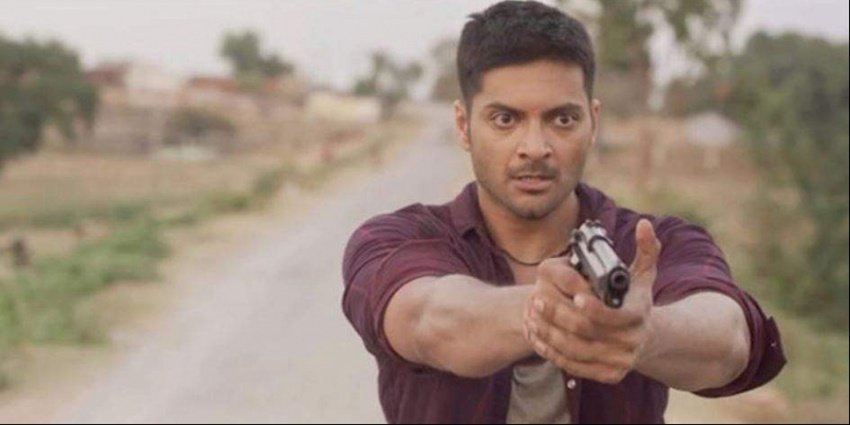 अली फजल की पहली सैलरी 8000 रुपए थी। जब वह 19 साल के थे तब कॉलेज फीस भरने के लिए उन्होंने एक कॉल सेंटर में काम किया था। वहीं बतौर सैलरी उन्हे ये पैसे मिले थे।