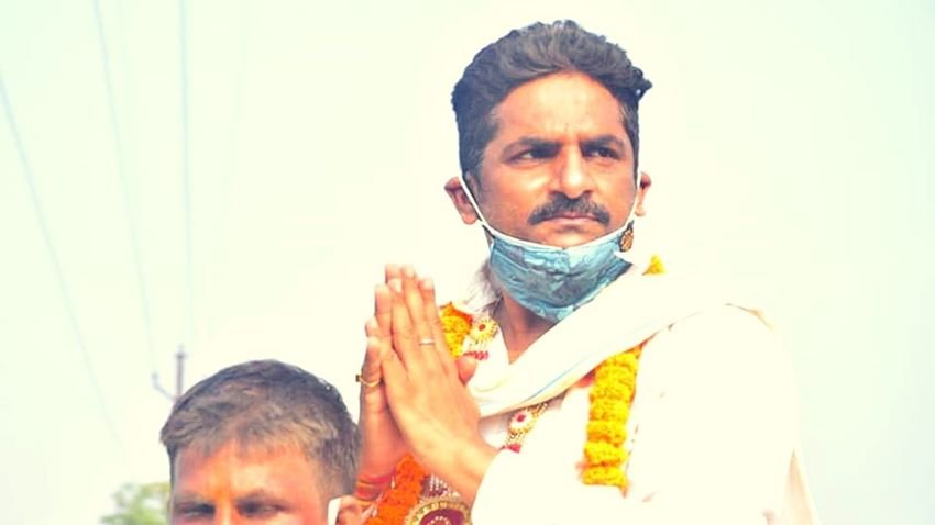 राजकुमार सिंह तस्कर सम्राट नाम से मशहूर कामदेव सिंह के बेटे हैं। 70 के दशक में कामदेव सिंह को इलाके का रॉबिनहुड बोला जाता था।