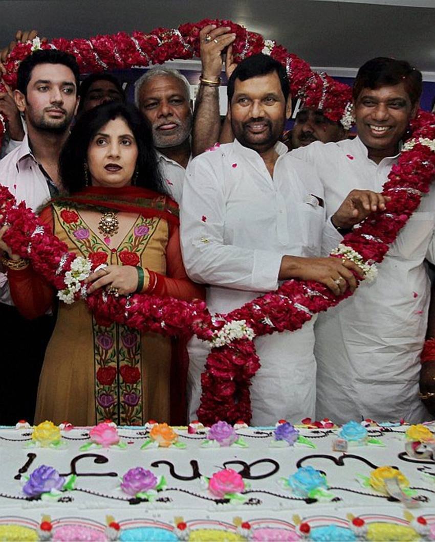 Chirag Paswan Stepmother, Eamvilas paswan second wife