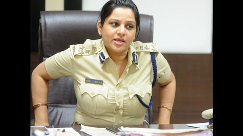 Kangana Ranaut IPS D roopa Controversy, D roopa IPS Income