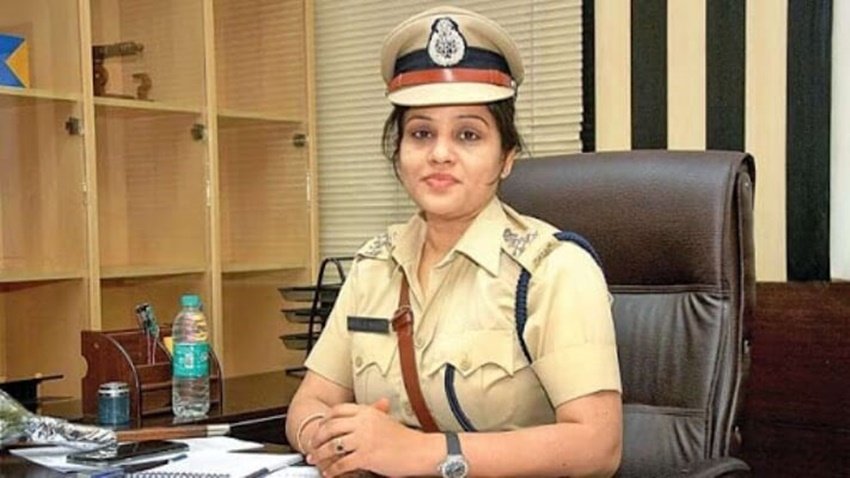Kangana Ranaut IPS D roopa Controversy, D roopa IPS Income