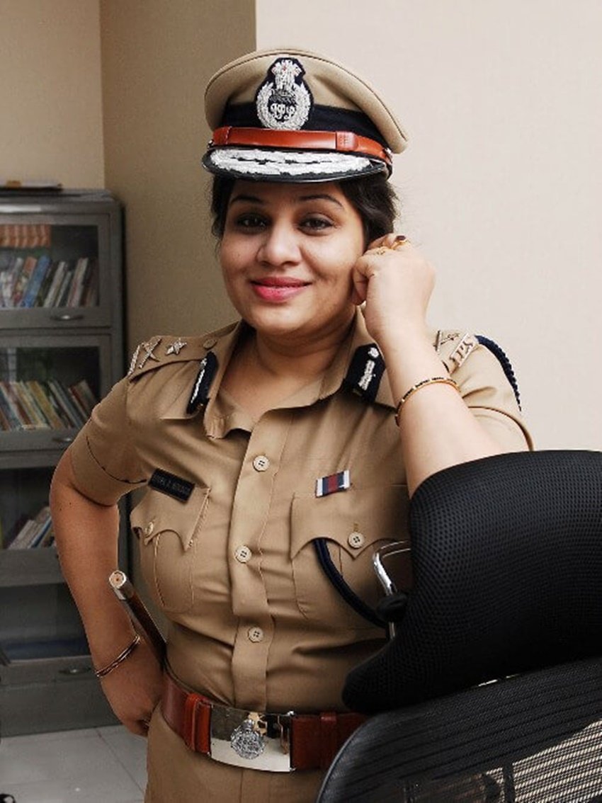 Kangana Ranaut IPS D roopa Controversy, D roopa IPS Income
