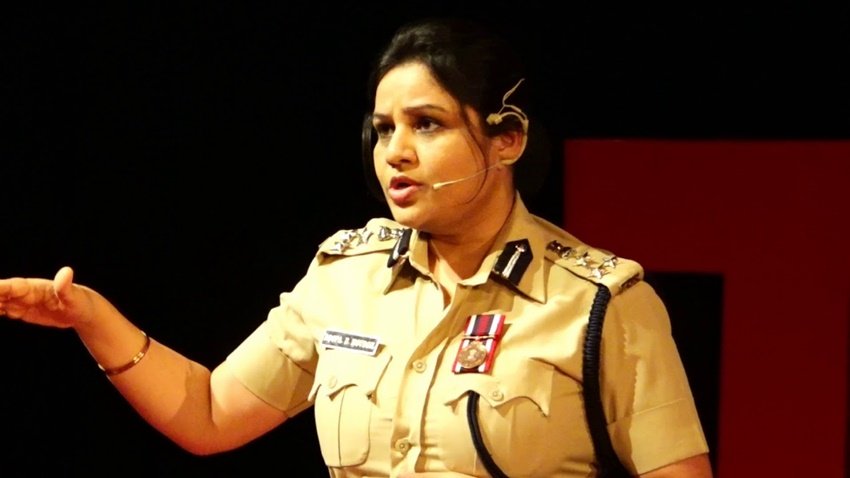 Kangana Ranaut IPS D roopa Controversy, D roopa IPS Income