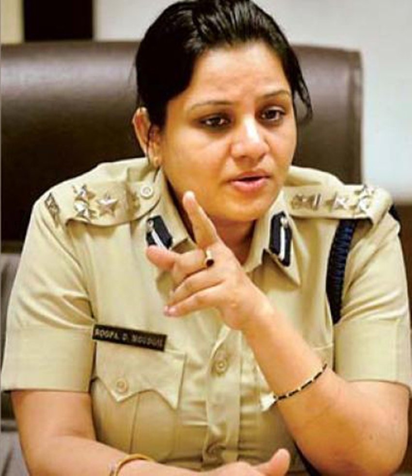 Kangana Ranaut IPS D roopa Controversy, D roopa IPS Income
