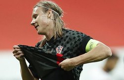 मैच के दौरान आई कोरोना की रिपोर्ट, फुटबॉलर को बीच में ही छोड़ना पड़ा मुकाबला