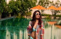 ‘मेरे इतने हॉट होने पर मुझे ब्लेम मत करो..’ 48 साल की उम्र में कश्मीरा का गजब ट्रांस्फॉर्मेशन, वायरल हो रहीं ब्लू बिकिनी वाली तस्वीरें…