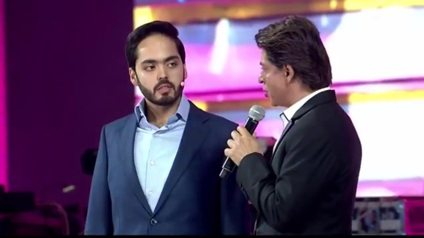 अनंत अंबानी से मंच पर बातचीत के दौैरान शाहरुख ने उन्हें बताया कि मेरी पहली सैलरी 50 रुपए थी।