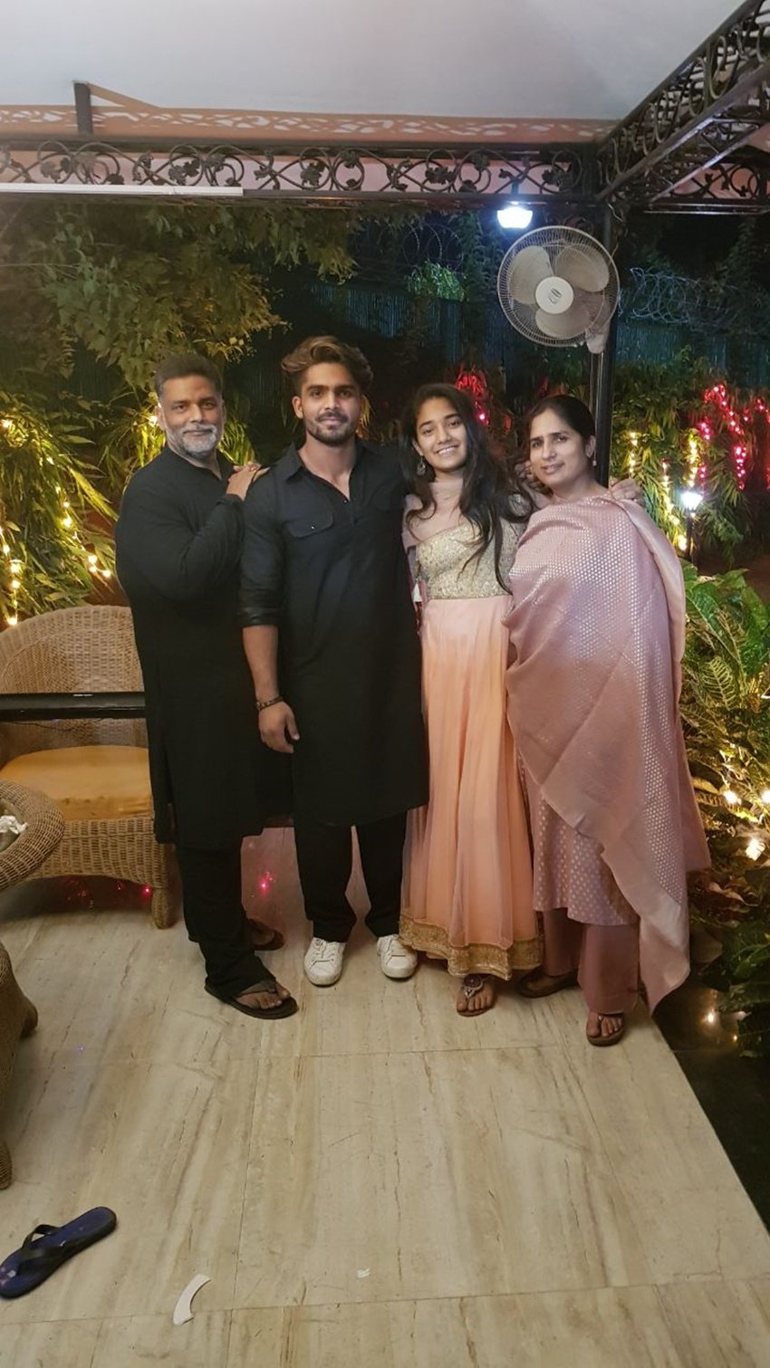 पप्पू यादव के दो बच्चे हैं। एक बेटा और एक बेटी।