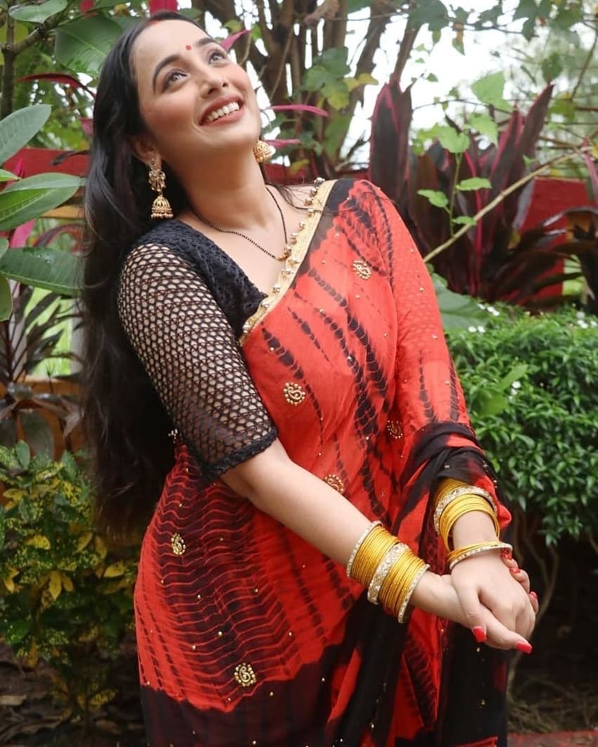 बता दें कि रानी चटर्जी उन चंद भोजपुरी अभिनेत्रियों में शामिल हैं जो सोशल मीडिया में काफी ज्यादा एक्टिव हैं।