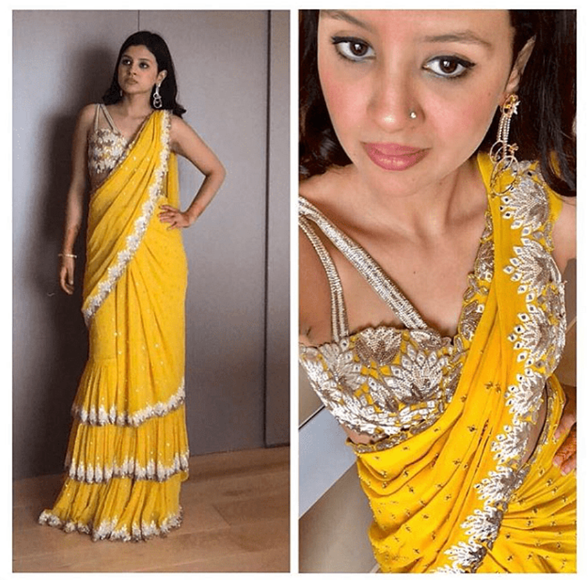इस डिजाइनर यलो साड़ी में भी साक्षी बहुत खूबसूरत लग रही हैं।