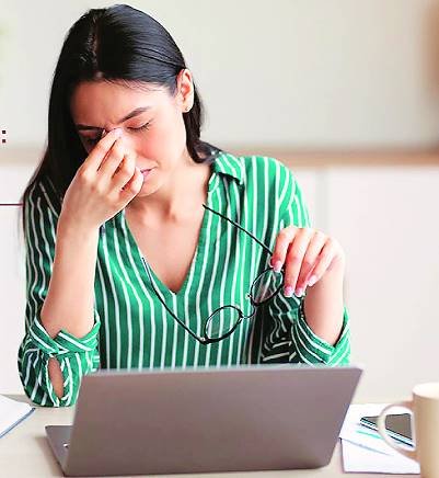 शहरों में बढ़ते प्रदूषण की वजह से आंखों के लिए खतरा पैदा हो गया है।