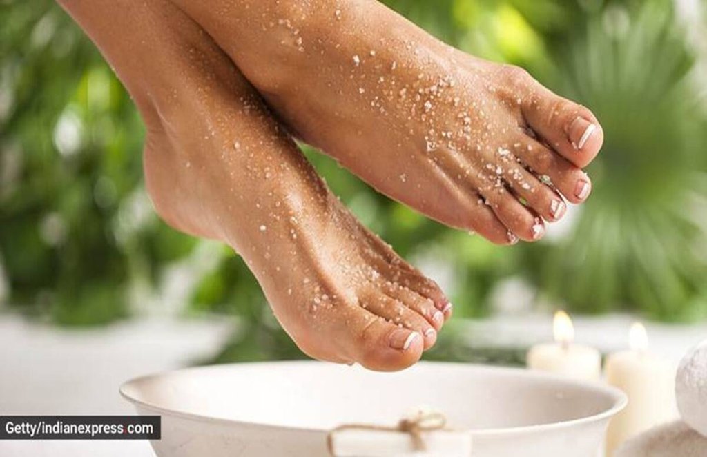 smelly foot, pedicure, what causes smelly feet, smelly feet cure, smelly feet products