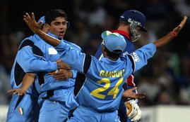 Sourav Ganguly, Ashish Nehra, team india, video watch