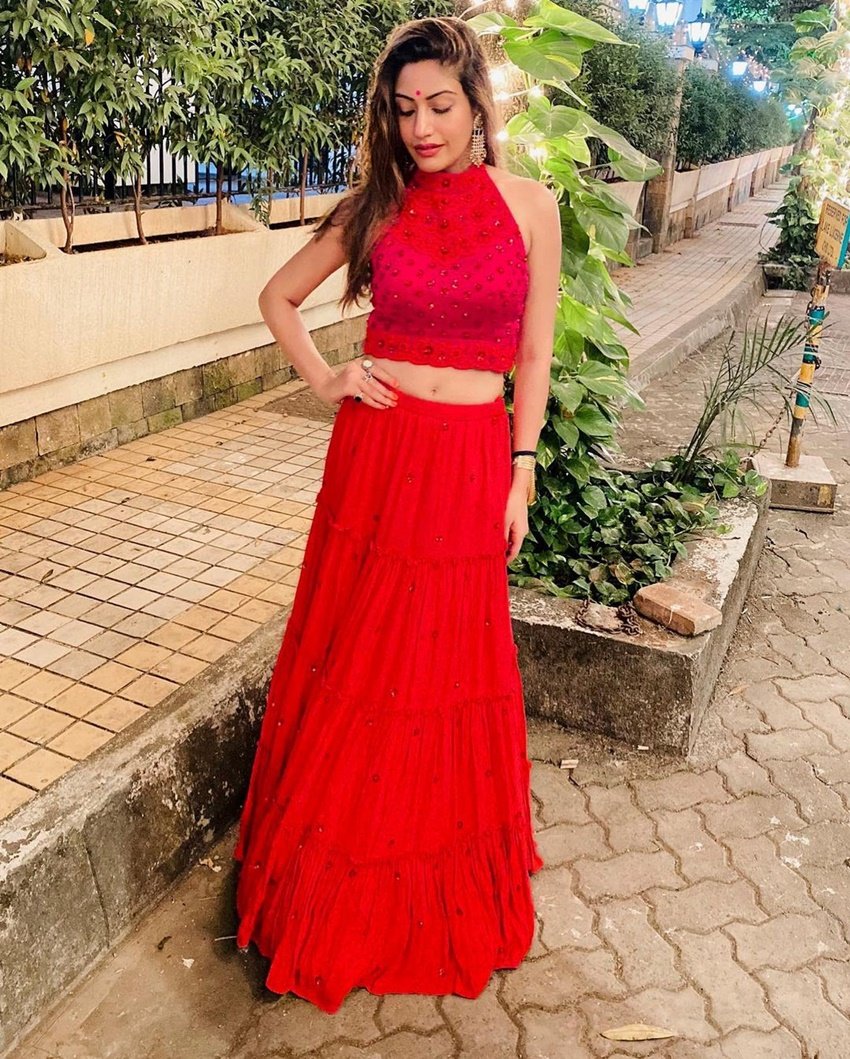 सुरभि को इश्कबाज सीरियल से भी काफी लोकप्रियता हासिल हुई है।