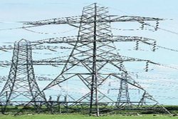 यूपी: पीएम मोदी से मिलने की चाह में हाईटेंशन बिजली के टॉवर पर चढ़ गया युवक, कई इलाकों की काटनी पड़ी बिजली