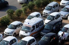 ambulance, viral video, hyderabad, traffic constable