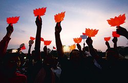 बेबाक बोल-कांग्रेस कथा: वाम से राम तक