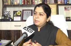 गर्लफ्रेंड से शादी में पत्नी ने दिया साथ, तीन साल पुराना अपना रिश्ता कुरबान कर दी पति को खुशी