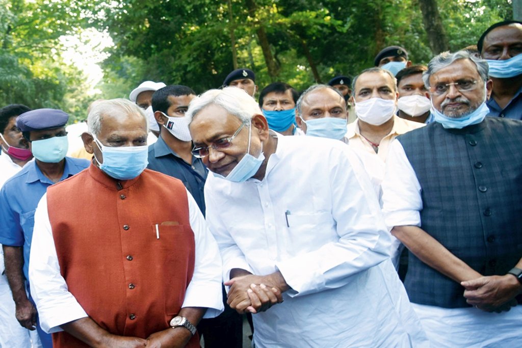 बिहार के सीएम नीतीश कुमार हम पार्टी के नेता जीतनराम मांझी।