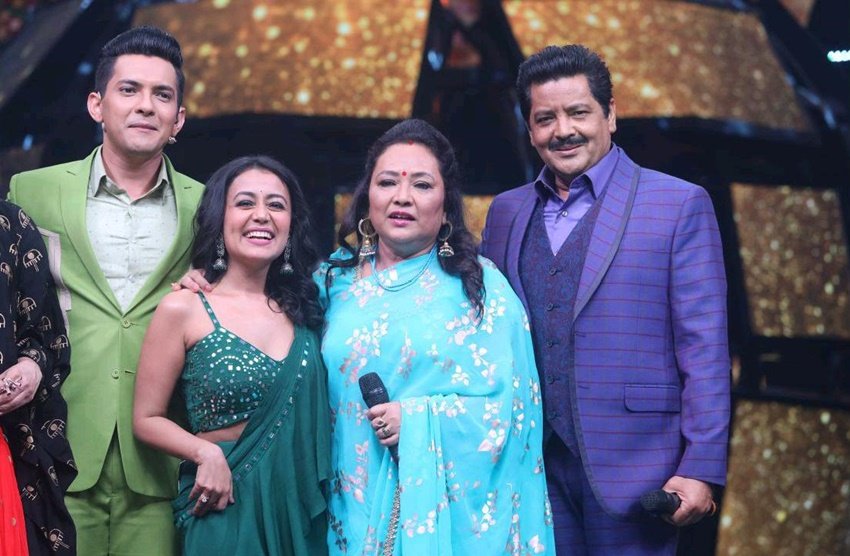 नेहा कक्कड़ औऱ आदित्य नारायण ने इंडियन आईडल 10 में कहा कि दोनों शादी करने वाले हैं। बकायदा आदित्य नारायण के माता-पिता की मौजूदगी में ये झूठ बोला गया। बाद में पता चला कि दोनों का साथ में एक म्युजिक अल्बम आने वाला है जिसके लिए उन्होंने ये सब किया था।