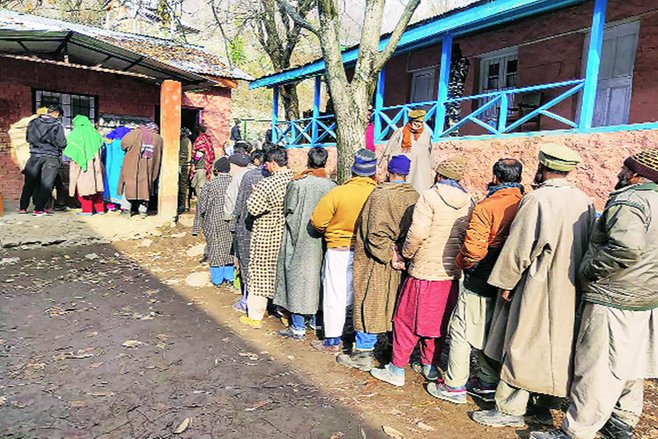 जम्मू कश्मीर : शांति से निपटे पहले चरण में 52% पड़े वोट, केंद्र शासित प्रदेश बनने के बाद पहली बार जिला विकास परिषद के चुनाव
