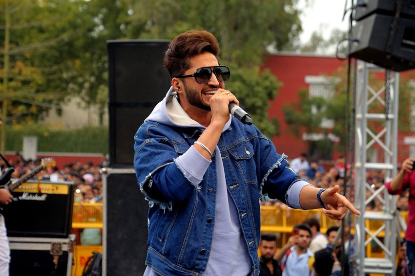 जस्सी गाते तो बहुत अच्छा थे लेकिन वह कभी म्युजिक में करियर नहीं बनाना चाहते थे। लेकिन नरेंद्र धीमान ने उन्हें संगीत में ही आगे बढ़ने के लिए मोटिवेट किया।