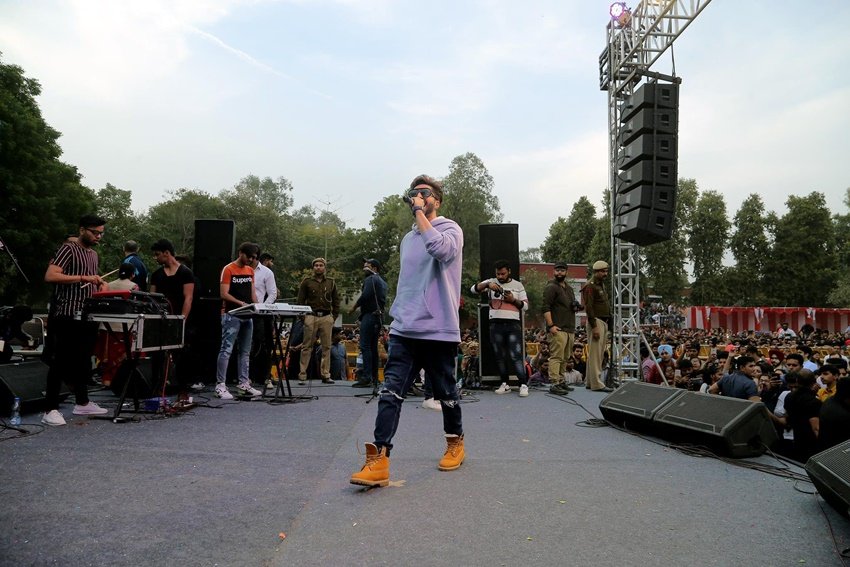 जस्सी गिल को नरेंद्र धीमान ने ऐसा ट्रेंड किया कि वह पंजाब यूथ फेस्टिवल में लगातार 4 सालों तक पहला स्थान पाते रहे।