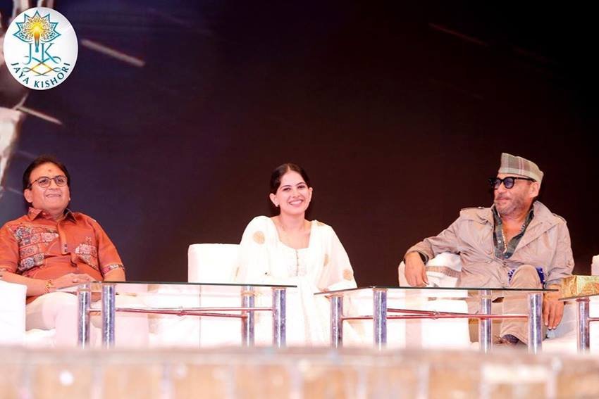 Jaya Kishori Jackie Shroff Jethalal: जया किशोरी, जौकी श्रॉफ और 'जेठालाल', ज से शुरू होने वाले ये तीनों ही नाम अपने-अपने फील्ड में काफी लोकप्रिय हैं। जया किशोरी जहां आध्यात्म के क्षेत्र में लोगों को आकर्षित कर रही हैं तो, जैकी श्रॉफ ने दशकों भारतीय सिनेम पर राज किया तो वहीं तारक मेहता का उल्टा चश्मा (Taarak Mehta Ka ooltah Chashma) में जेठालाल का किरदार निभाने वाले दिलीप जोशी (Dilip Joshi) टीवी इंडस्ट्री का धुरंधर चेहरा बन चुके हैं। ये तीनों ही एक साथ मंच साझा कर चुके हैं।