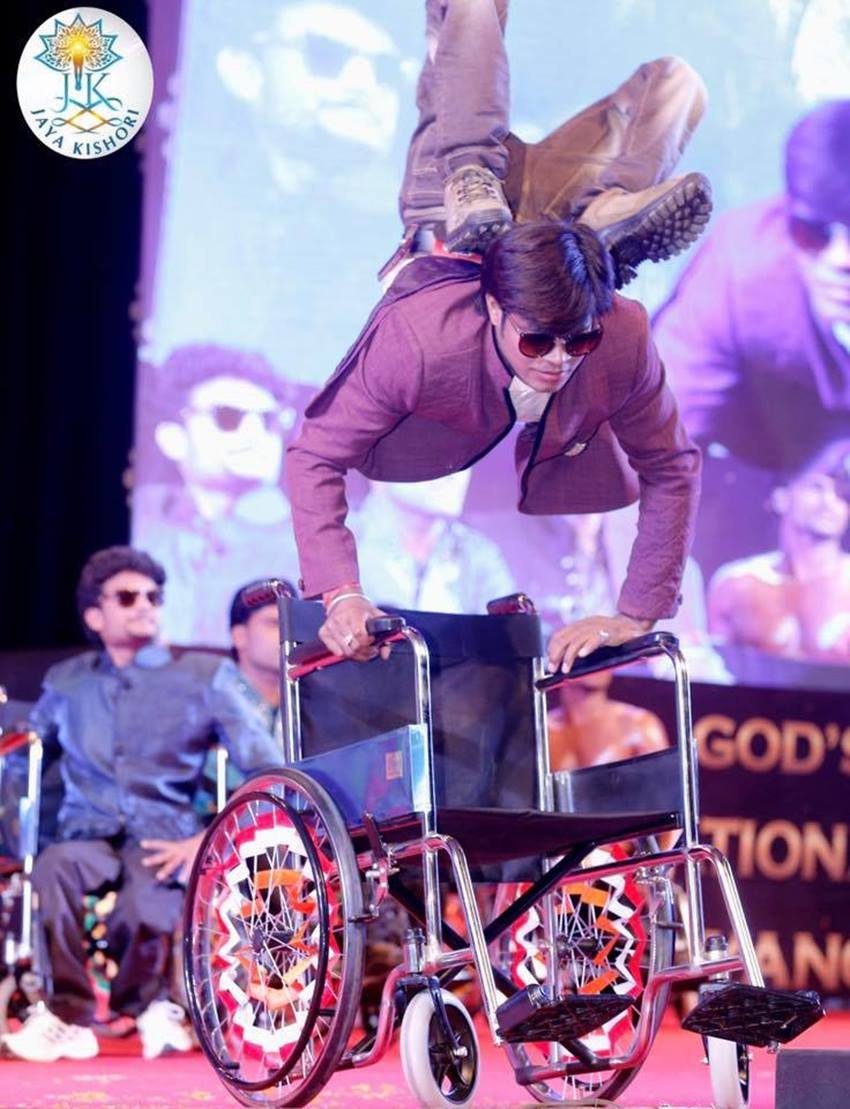 पूरा मामला साल 2019 में नारायण सेवा संस्थान द्वारा आय़ोजित दिव्यांग टैलेंट अवार्ड शो का है।