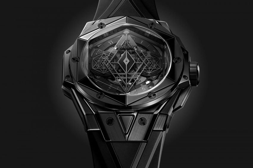 प्रभास के पास Hublot Sang Bleu All Black घड़ी है। इस घड़ी की कीमत12 से 15 लाख के बीच है। इस लिमिटेड एडिशन घड़ी के पूरी दुनिया में सिर्फ 200 पीस ही बने हैं। प्रभास के पास उन 200 में से एक है।