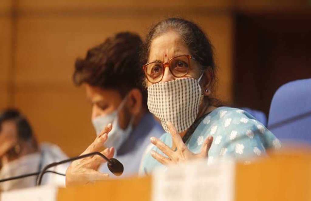 वित्‍तमंत्री निर्मला सीता रमण कोविड 19 के बाद आर्थिक सहायता की घोषणा करतींं हुईं। फाइल फोटो। 