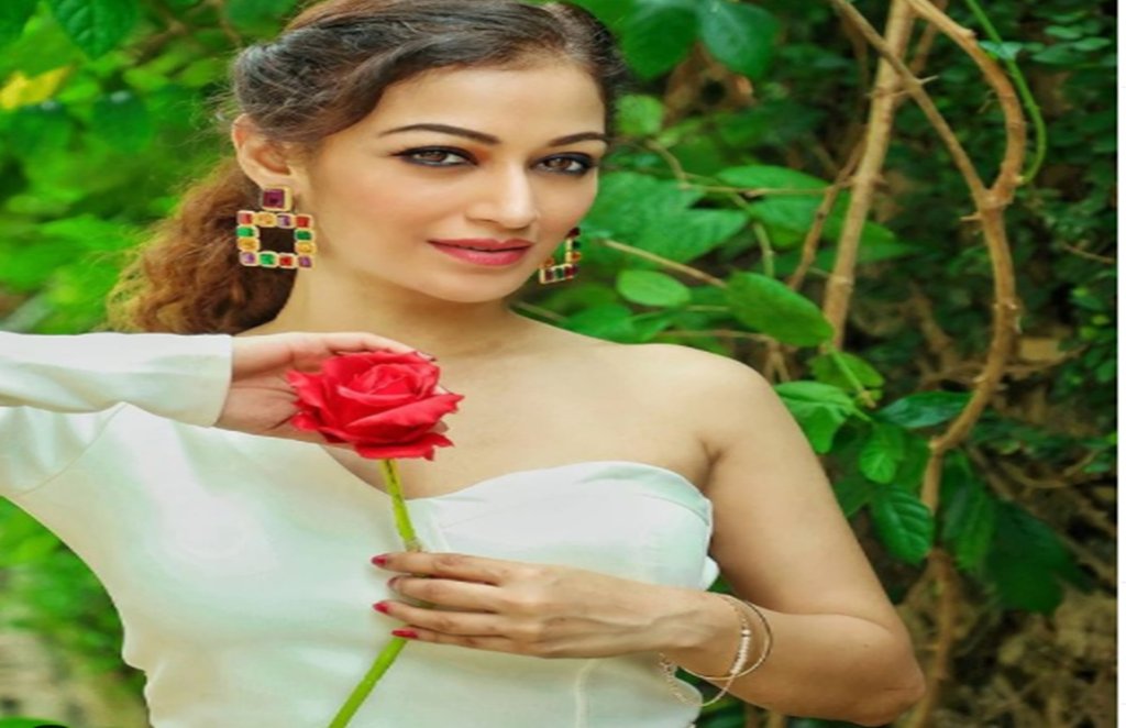 sunayana fozdar per day fee, sunayana fozdar net worth, taarak mehta ka oolta chashma actress