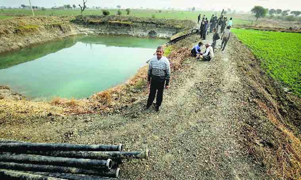 पानी संकट को जल संरक्षण के माध्‍यम से ही दूर किया जा सकता है। फाइल फोटो।