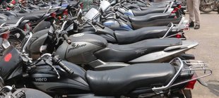 Second hand Yamaha Bajaj Honda Hero Honda Pulsur Splendor TVS scooty Activa Apache Yamaha Droom