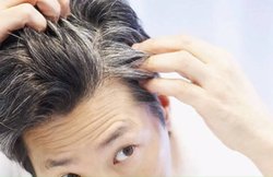 प्याज से लेकर आंवला तक, सफेद बालों को दोबारा काला बनाने में कारगर हैं ये घरेलू उपाय