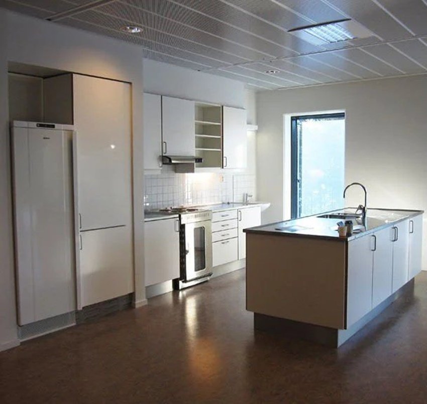 इन्हें हजारों की संख्या में लोगों ने रिट्वीट किया और बड़ी संख्या में लोग कमेंट कर हैरानी जता रहे हैं।