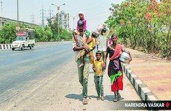 बेबसी में फंसे दो सौ करोड़ लोग