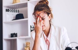 Migraine के दर्द ने उड़ा रखी है रातों की नींद? जानें इस दर्द को नैचुरली कैसे करें कम