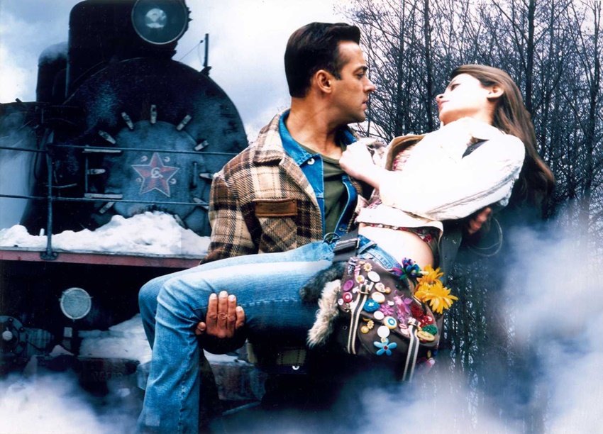 Salman Khan Actress Sneha Ullal: साल 2005 में एक फिल्म आई थी लकी- नो टाइम फॉर लव। इस फिल्म में सलमान खान के साथ थीं एक्ट्रेस स्नेहा उल्लाल। स्नेहा की ये पहली फिल्म थी। सलमान खान ने खुद स्नेहा को इस फिल्म के जरिए लॉन्च किया था। स्नेहा देखने में काफी हद तक ऐश्वर्या राय (Aishwarya Rai) की तरह दिखती थीं।