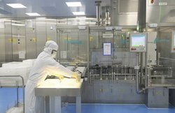 Pfizer के बाद पुणे की लैब ने ऑक्सफोर्ड वैक्सीन के इमरजेंसी यूज के लिए किया आवेदन, जानें कैसे मिलती है टीके को मंजूरी